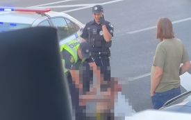 На Торговиці затримали чоловіка, який роздягнувся до пояса та вигукував незрозумілі фрази