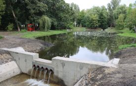 У парку «Сопільче» збудували нову підпірну стіну на водоймі
