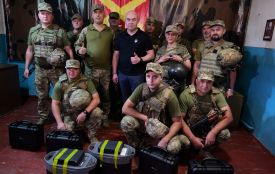 Сергій Надал на фронті передав воїнам 44-ї артилерійської бригади квадрокоптери та зарядні станції (пресслужба Тернопільської міської ради)