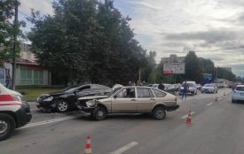 Чотири автівки не розминулися на 15 Квітня: що відомо