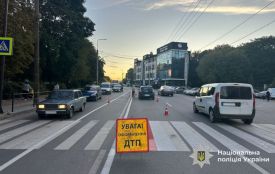 Деталі аварії на Дружбі: на пішохідному жінку збив автомобіль