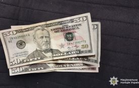 200 доларів з шухляди роботодавця забрала тернополянка: зізналась і розповіла, що робила так і раніше