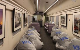 На залізничний вокзал у Тернополі прибув мистецький поїзд: що можна побачити