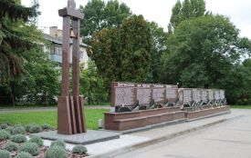 Стелу з іменами загиблих Героїв біля парку Шевченка розширять