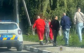 У Бучачі поліцейський врятував життя жінці, яка лежала на узбіччі