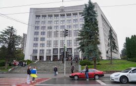 Тернопіль зупинився на хвилину, щоб вшанувати полеглих Захисників та Захисниць
