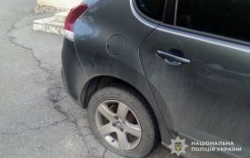 Порізані шини знайшли власники шести авто на Алясці та Східному: хто це зробив