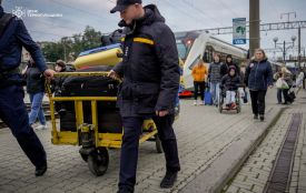 Тернопільські рятувальники проводжали на потяг дітей, які повертались з реабілітації