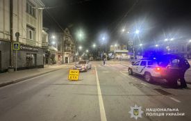 На пішохідному переході біля залізничного вокзалу збили жінку