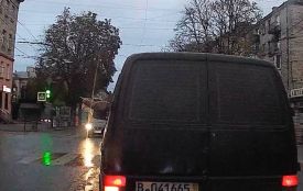 Показав середній палець і поїхав на червоне: поліція не змогла встановити порушника на єврономерах