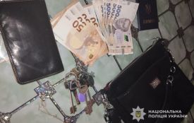 На зупинці в тернополянки вкрали сумку з грошима