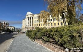 На Грушевського завершили роботи з оновлення тротуару: який вигляд має