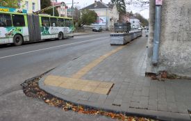 На Острозького відремонтували тротуар: який вигляд має тепер