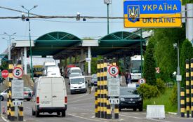 Призупинили перетин кордону України через збій у базі: що відомо