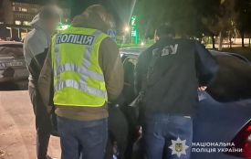 Керівника коледжу та двох працівників підозрюють в отриманні хабарів за допомогу військовозобов'язаним