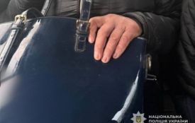 З будинку в Почаєві вкрали 700 доларів та 3040 гривень: поліція затримала підозрювану