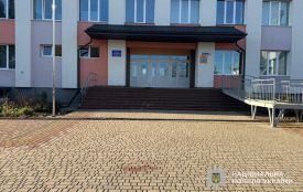 Велосипедист збив дитину на території школи в Байковецькій громаді