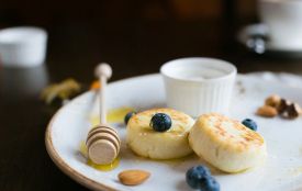 Готуємо пишні сирники в духовці, які не розпливаються