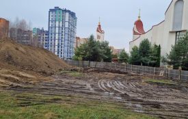 Вирили котлован, працює техніка: хто і що будує біля церкви на Алясці
