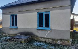 У селі на Тернопільщині уламки ракети пошкодили будівлі та транспорт