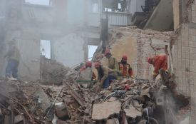 На вулиці Василя Стуса продовжують розбирати завали: під ними можуть залишитися люди