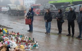 Тернополяни вшанували пам'ять про загиблих мешканців біля зруйнованого будинку на Стуса