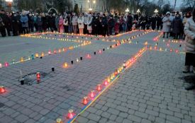 На Театральному майдані вшанували пам'ять жертв Голодоморів