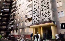 У будинку на 15 Квітня, що постраждав від ракетної атаки, встановлюють вікна