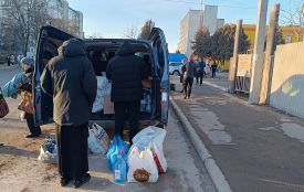 Речей вдосталь: представники парафії Архистратига Михаїла розвозять продукти і ковдри постраждалим від ракетного удару