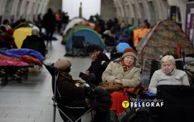 Розклали намети та спальники: як у Київському метро люди рятувались від обстрілів