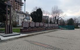 Біля парку Шевченка розширюють стелу з іменами загиблих захисників