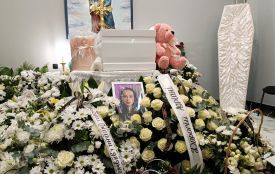 Тернопіль прощається із 12-річною Адріаною Унольт, чиє серце зупинилось у лікарні після ворожого удару