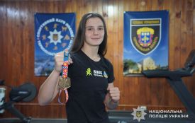 Поліцейська з Тернопільщини Каріна Вовк стала володаркою Кубка України з боксу