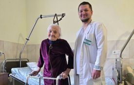 95 років і сила волі: медики врятували пацієнтку з тяжким переломом стег