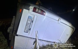 У Довжанці легківка зіткнулася з бусом. Є постраждалі