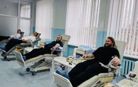 Священники Свято Троїцького духовного центру здали кров для потребуючих