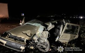 Деталі аварії в Ступках: Volkswagen врізався в автопоїзд