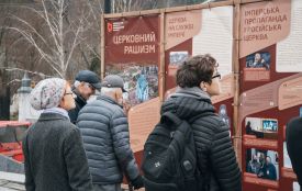 У Кременці відкрили вуличну виставку «Церковний рашизм»