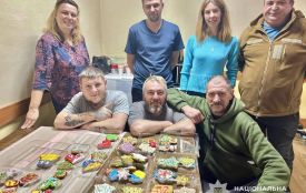 Малювати, щоб одужувати: поліцейські та військові на реабілітації розписували пряники