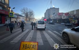 Водій мікроавтобуса збив жінку на пішохідному переході