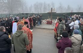 У Тернополі освятили хрест на місці загибелі людей після ракетного обстрілу