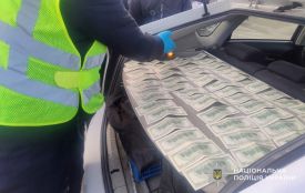 Тернополянина затримали при отриманні 5,5 тисяч доларів хабаря