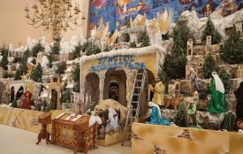 Найбільша шопка в Україні тепер з макетом зруйнованого будинку в Тернополі