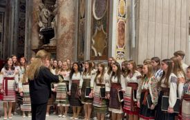 Хористи тернопільської «Зоринки» заспівали «Щедрик» у Римі