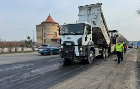 На міжнародній дорозі неподалік Тернополя розпочали ремонт