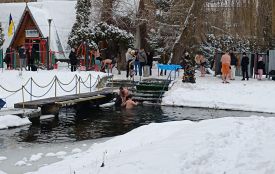 Тернополяни відзначають Водохреще на «моржатнику»
