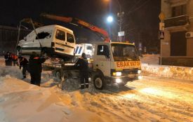 Припарковані автівки, що перешкоджають роботі снігоочисної техніки,  переміщають евакуатори