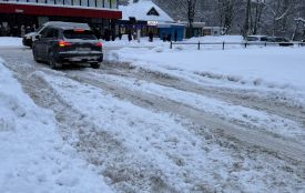 Десь прибрали, а десь корки, каша та лід: яка ситуація на дорогах і у дворах Тернополя