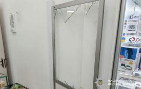 П'яний чоловік з сусідньої області нахуліганив в аптеці