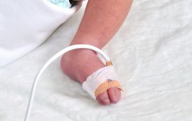 Як почувається немовля, яке знайшли у під’їзді та чи зможе мама повернути дитину